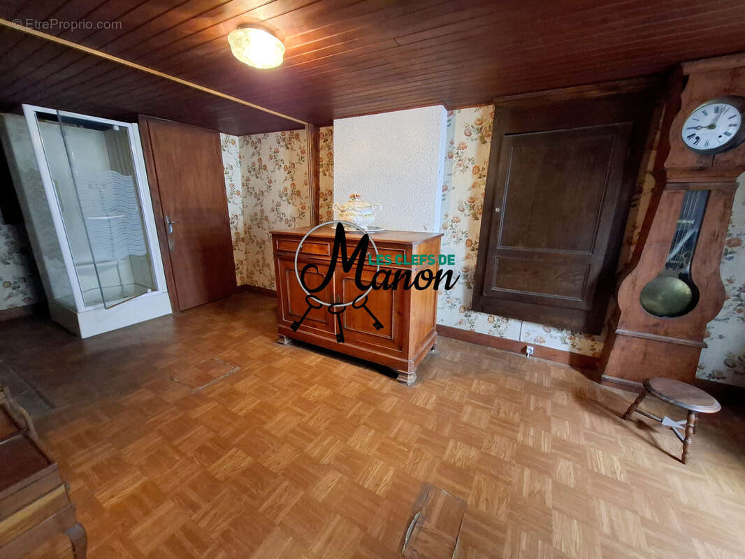 Maison à rénover 2 chambres petit terrain + grange - photo 4