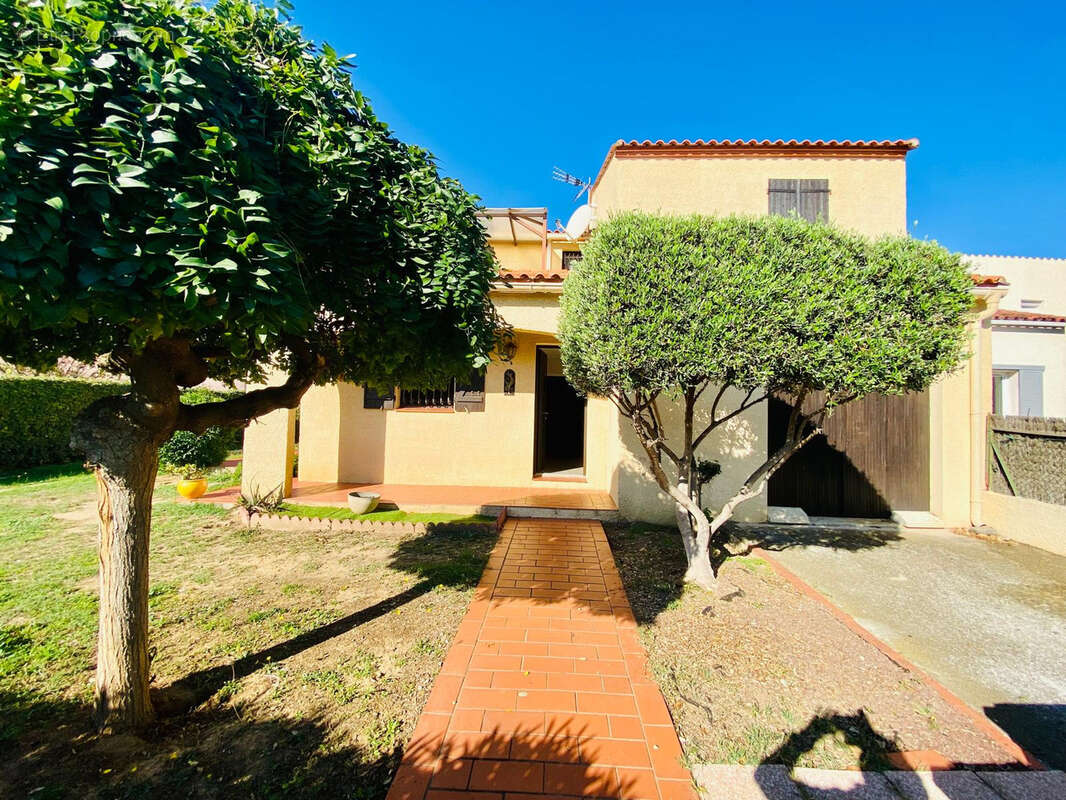 Maison à VILLENEUVE-DE-LA-RAHO