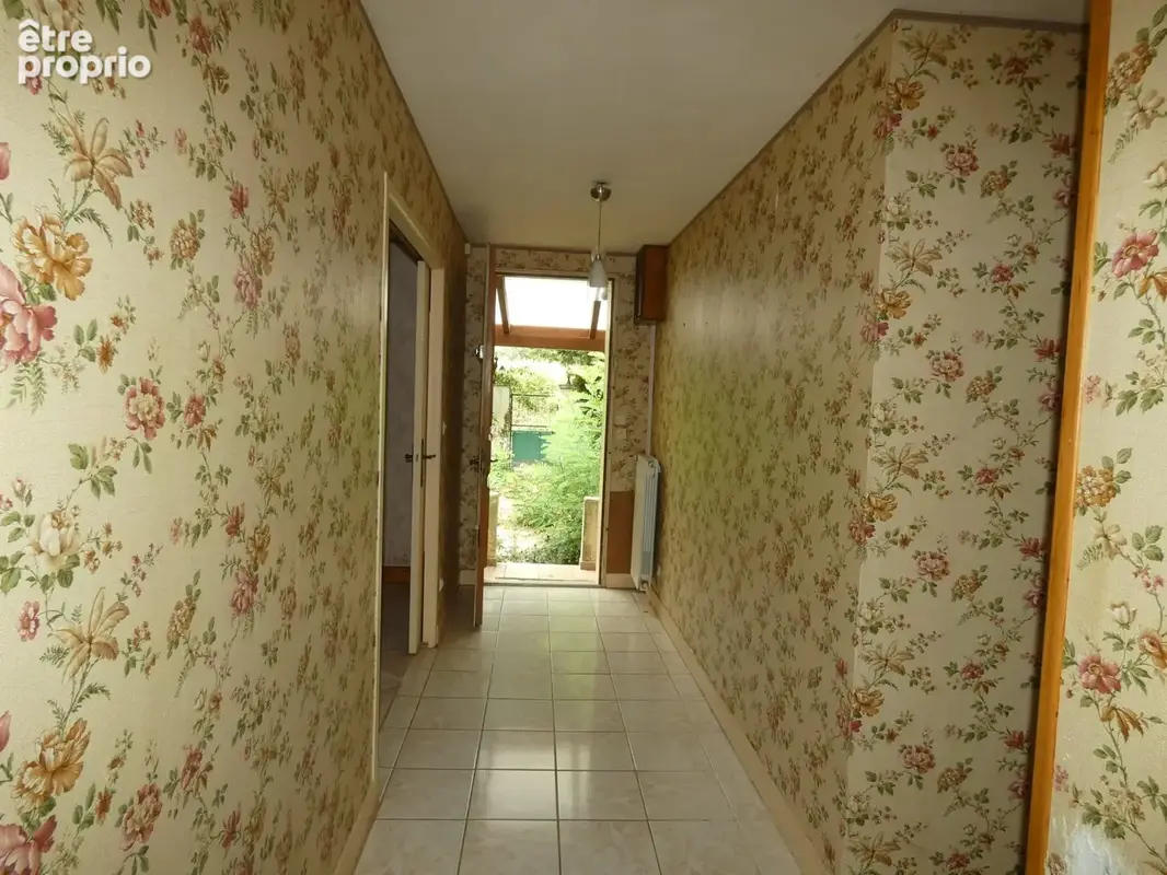 Maison 86 m² à Saint-Yrieix-Les-Bois  - photo 3