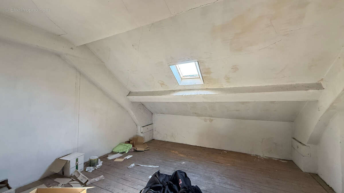 VOIRON - T4 de 117,10 m2 avec balcon, cave et galetas - photo 17