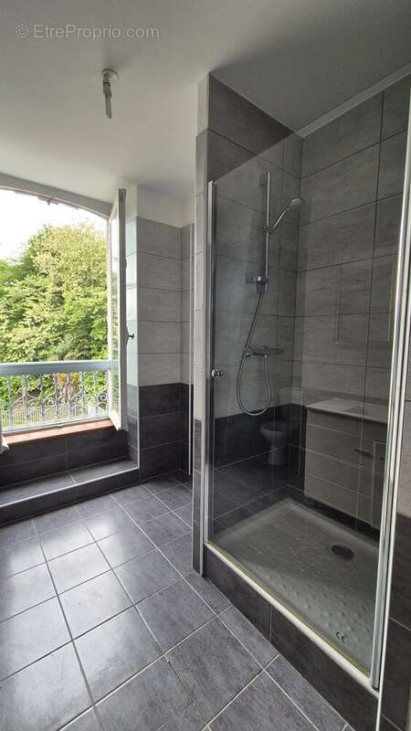 Appartement à NAY