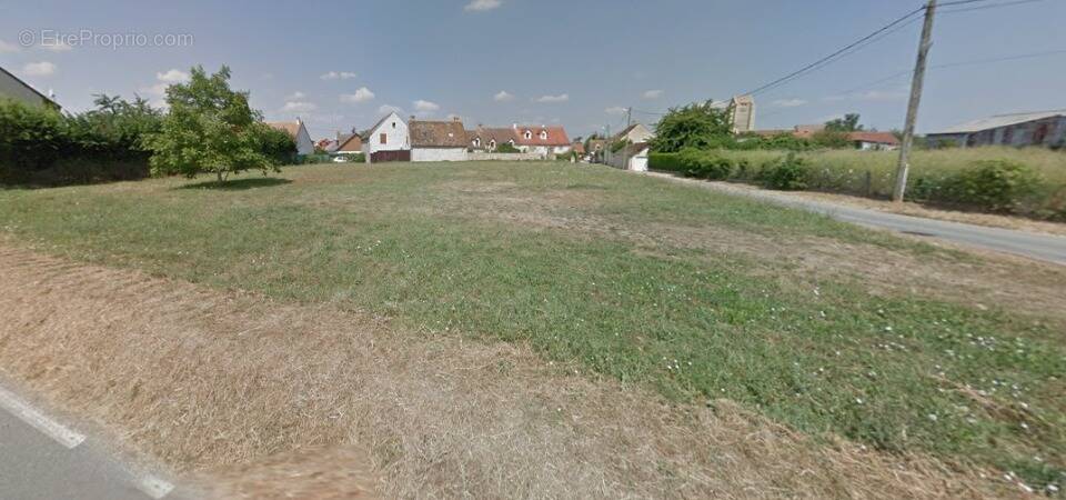 Terrain à LES GRANGES-LE-ROI