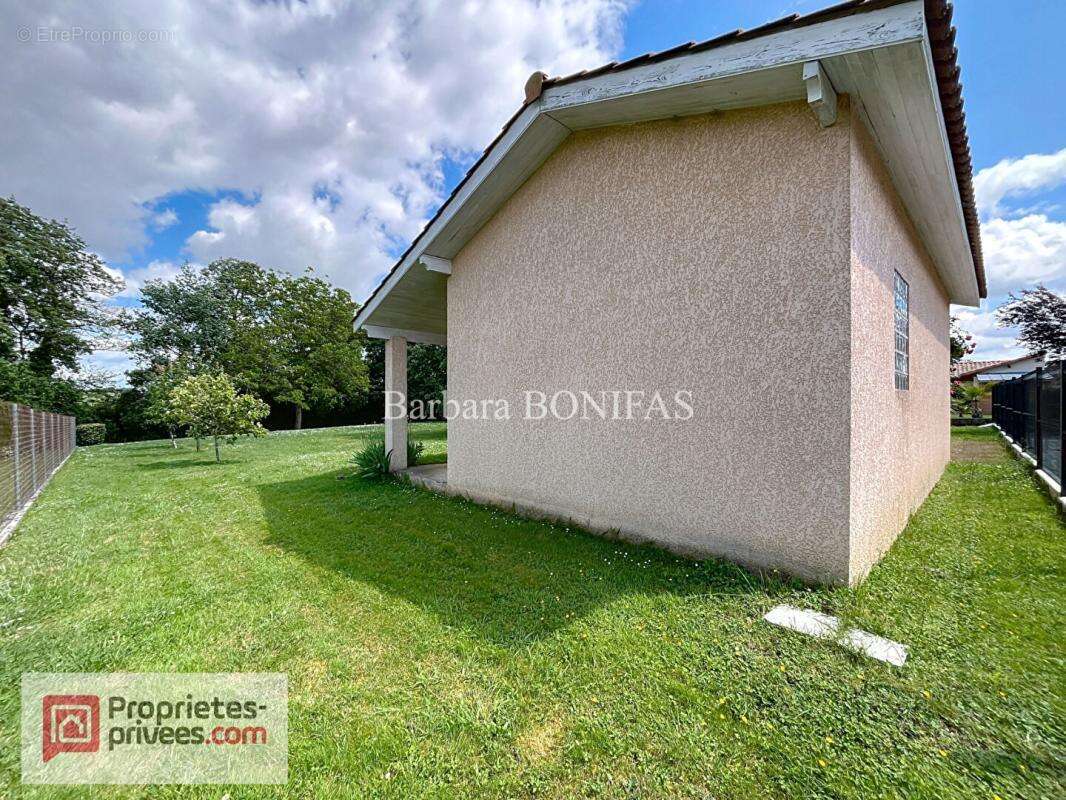 Terrain à SAINT-SULPICE