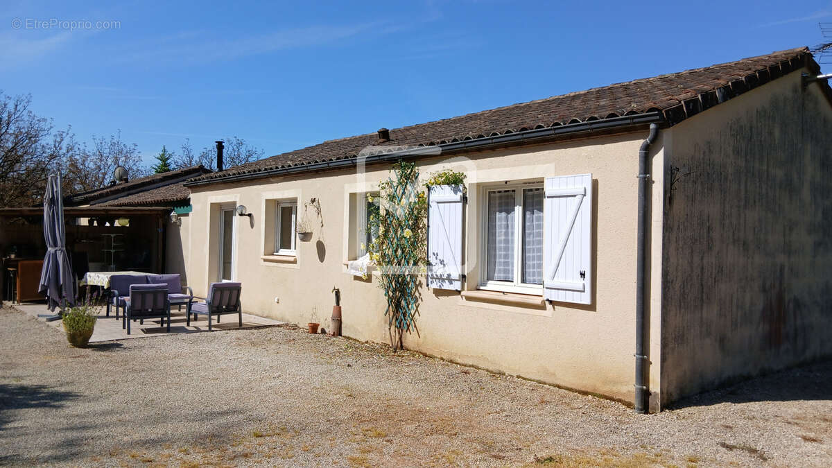 Maison à CREYSSE