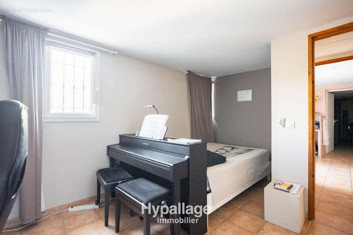 Vend maison type 6 jardin piscine calme lumineux 13790 Peynier - photo 27