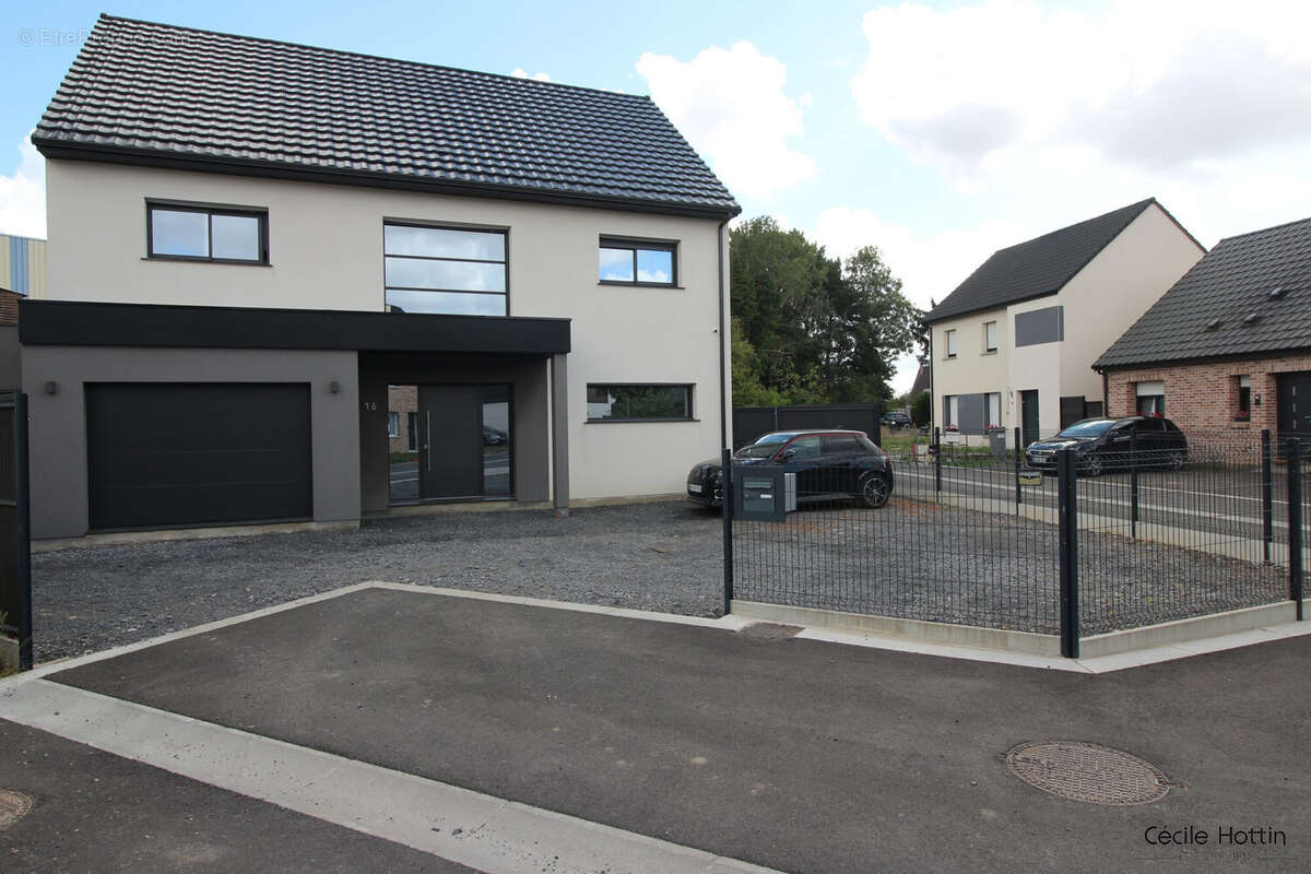 Maison à CAMPHIN-EN-CAREMBAULT