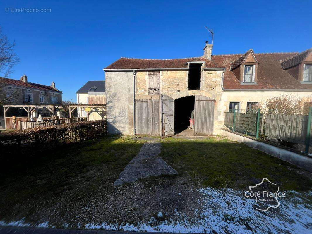 Maison bourgeoise avec vue dégagée   Calme, terrain et dépen - photo 4