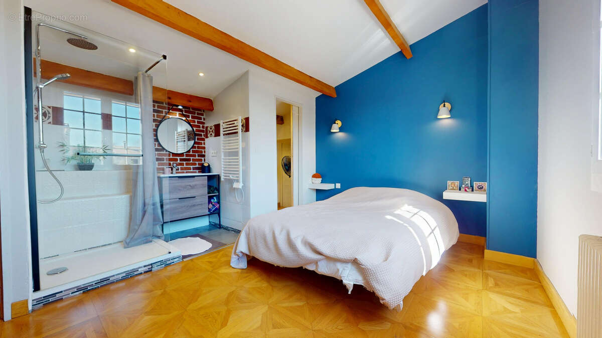 Maison à LE PONTET