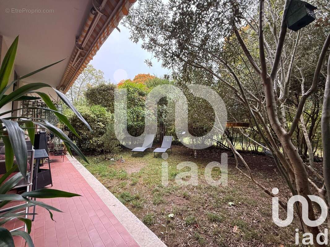 Photo 2 - Appartement à LE MESNIL-LE-ROI