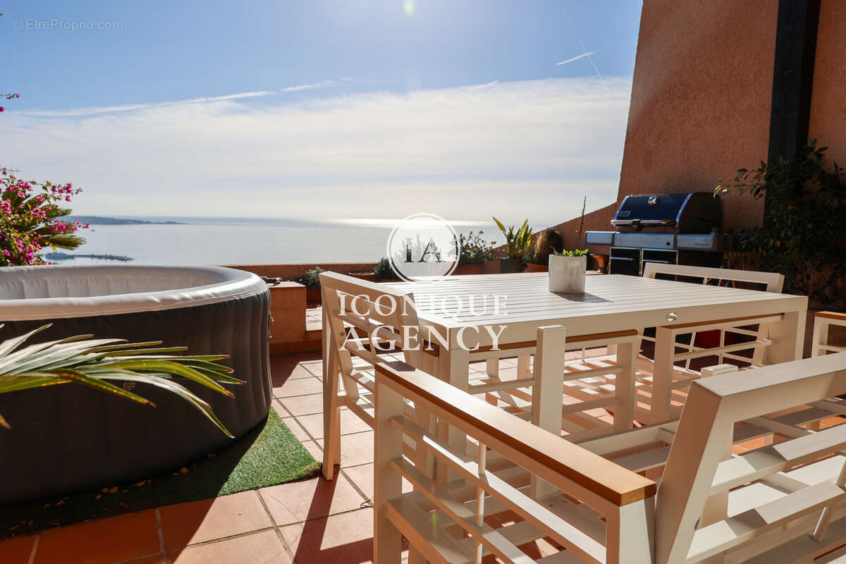 Appartement à VALLAURIS