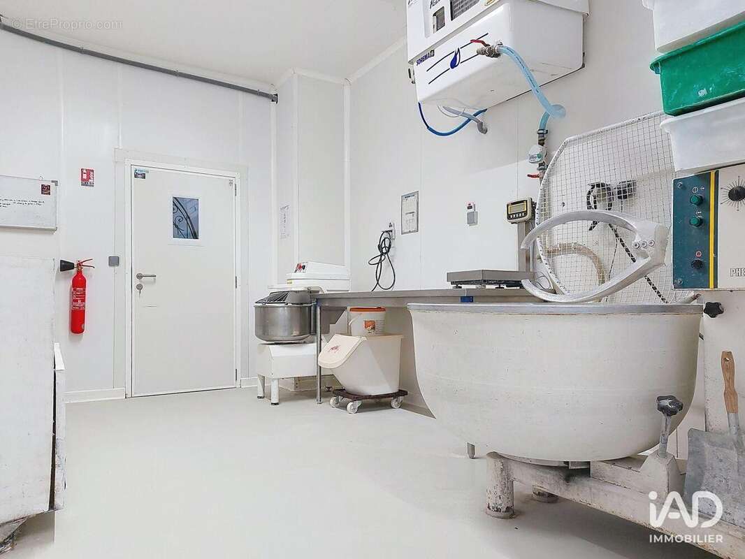 Photo 6 - Commerce à MELLAC