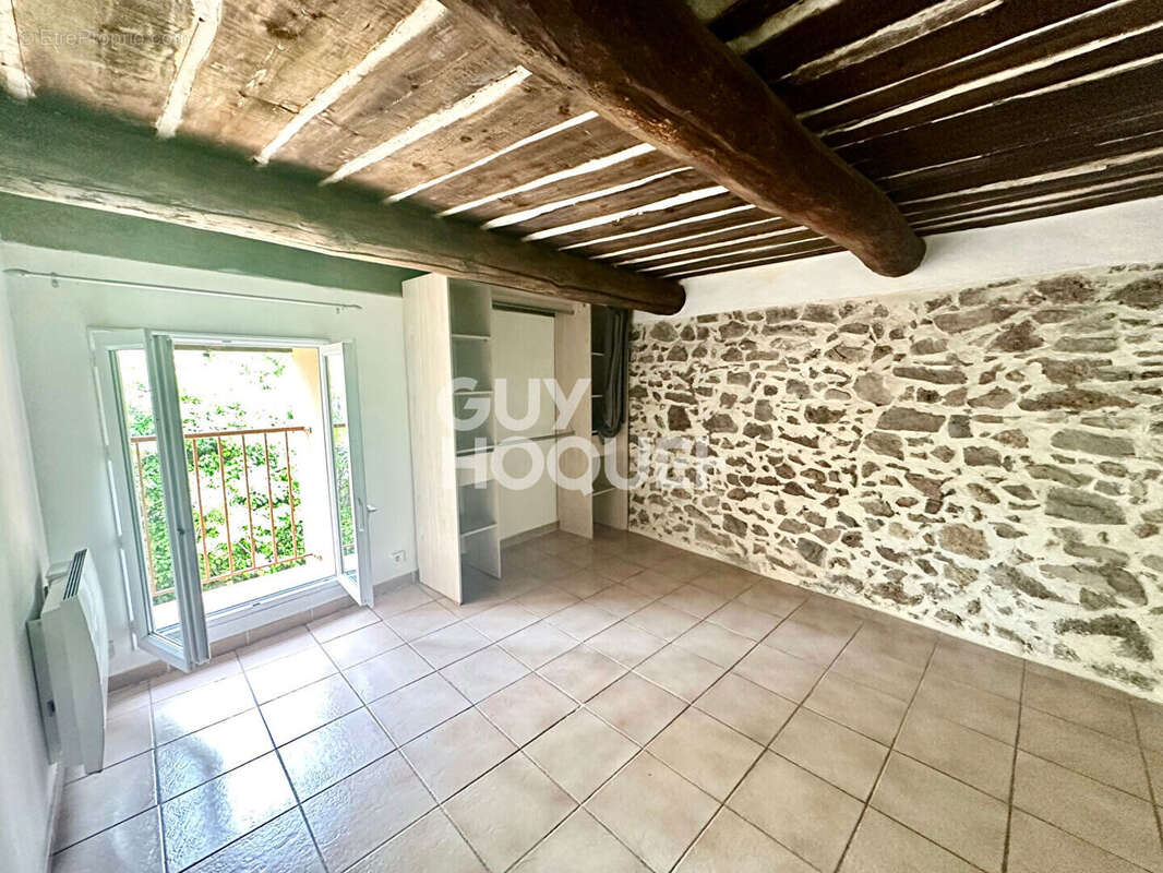 Appartement à TOURVES