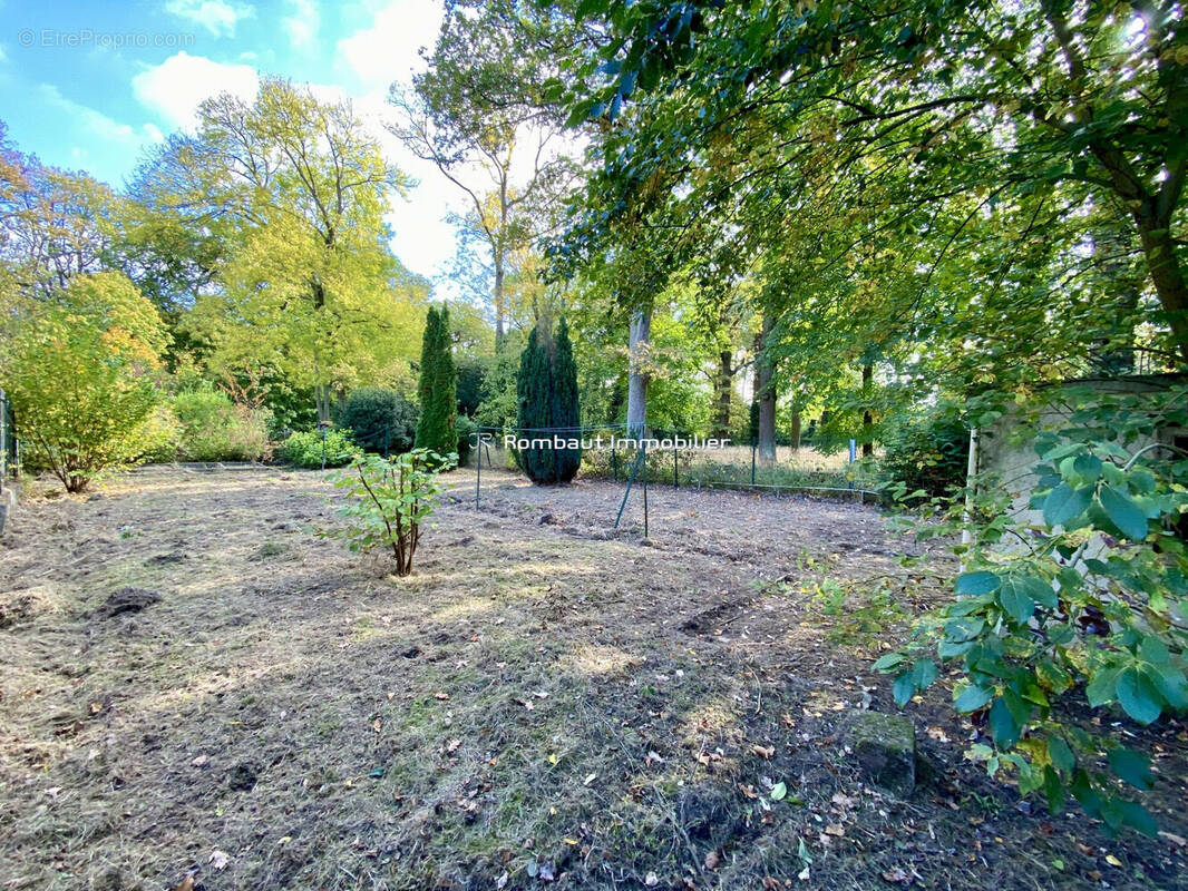 Terrain à LA CELLE-SAINT-CLOUD