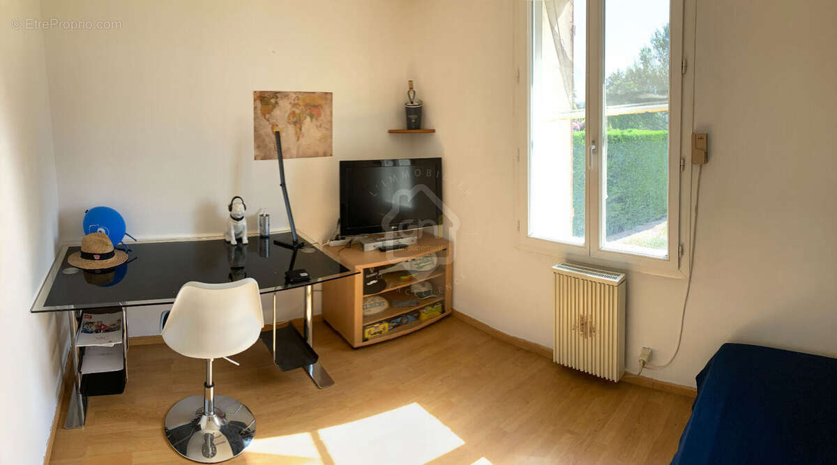 Appartement à PERNES-LES-FONTAINES