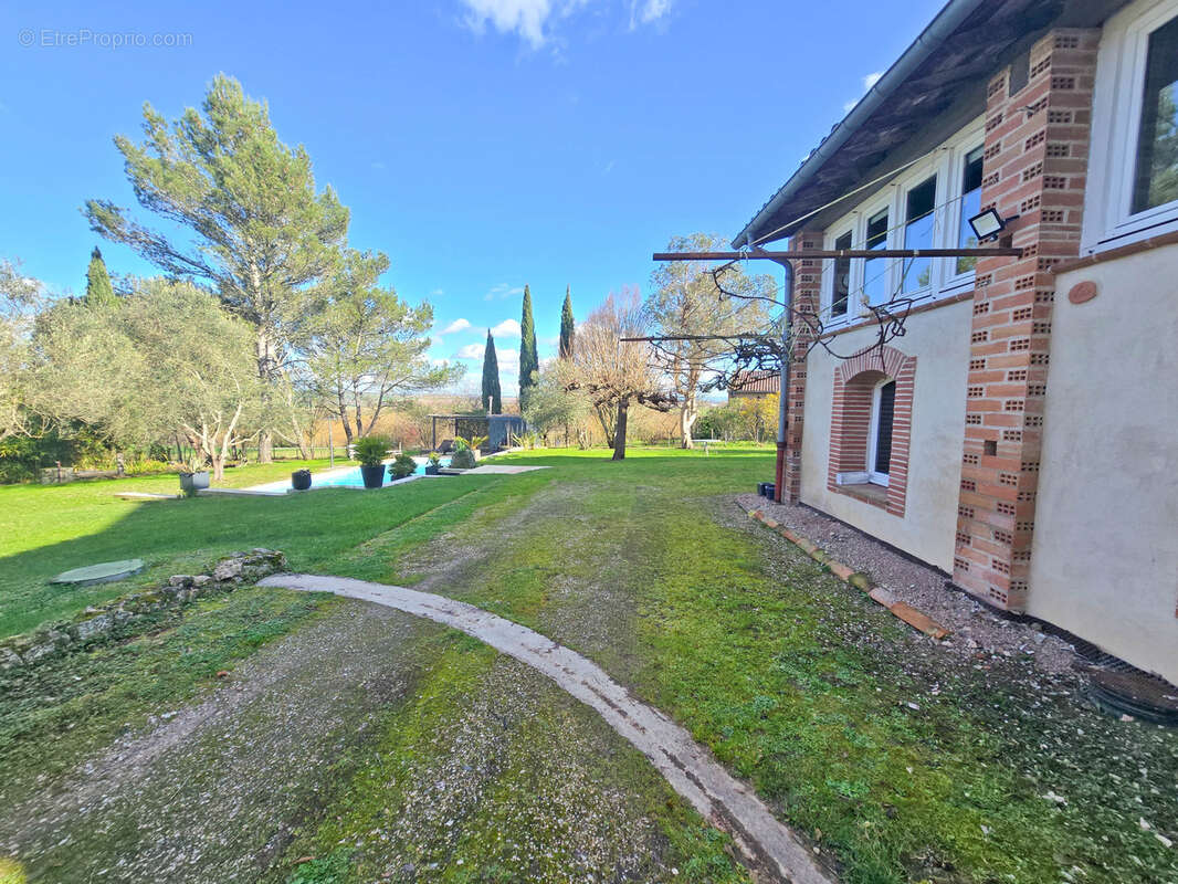 BOURG SAINT BERNARD, Maison atypique de 195 m2 à vendre. - photo 14