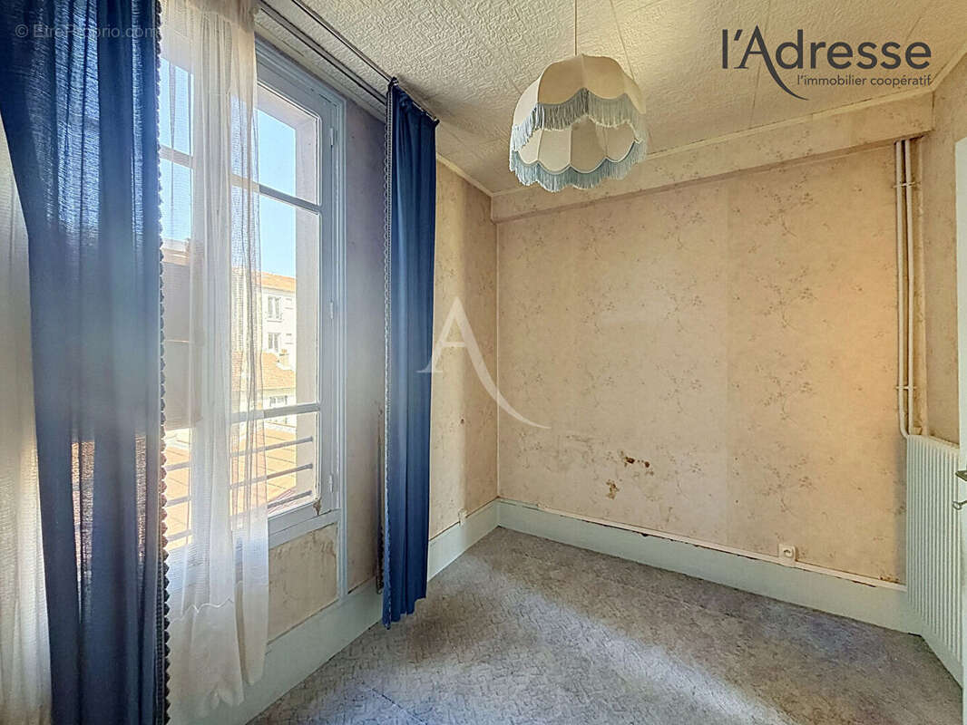Suresnes Carnot - Appartement 3 pièces 42m² avec beau potentiel - photo 7