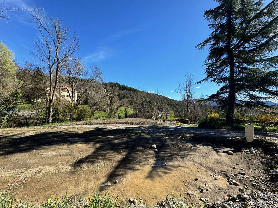 Terrain à CHATEAUVIEUX