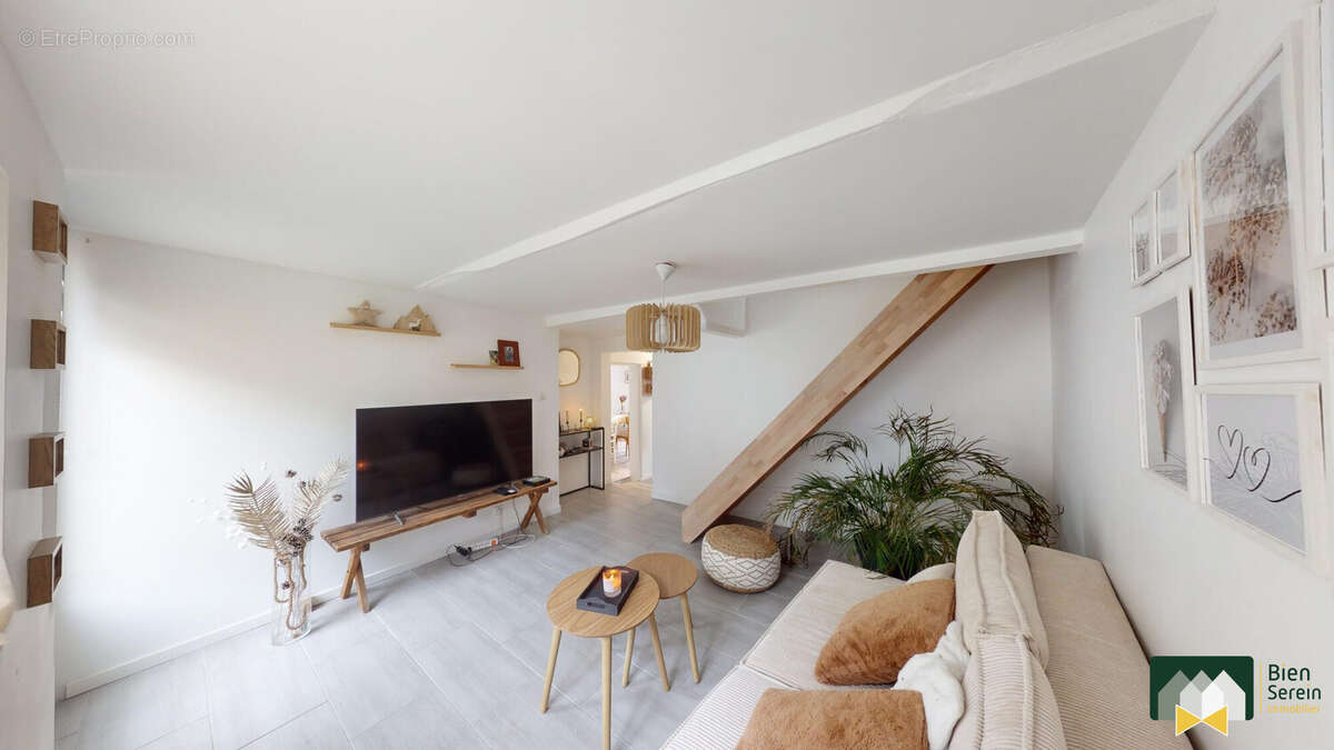 Salon - Maison à COURVILLE-SUR-EURE