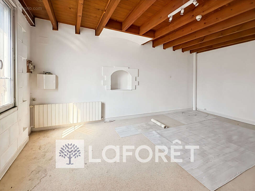 Maison à SAINT-GENIS-DE-SAINTONGE