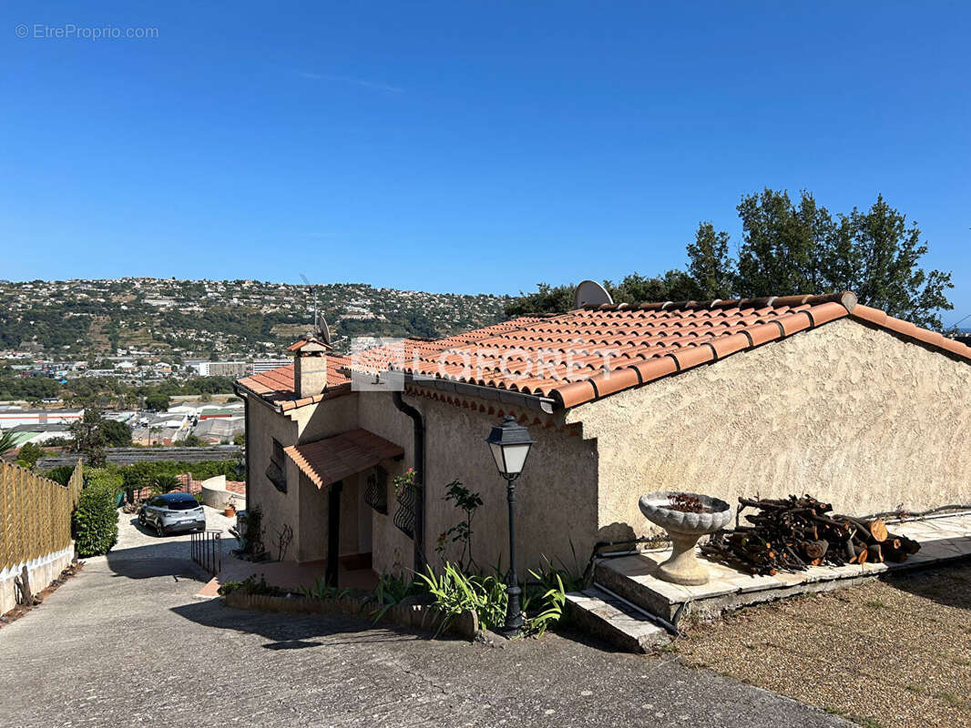 Maison à SAINT-LAURENT-DU-VAR