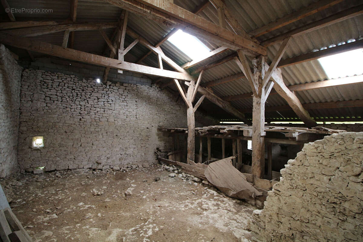 Maison à MONTAIGU-DE-QUERCY