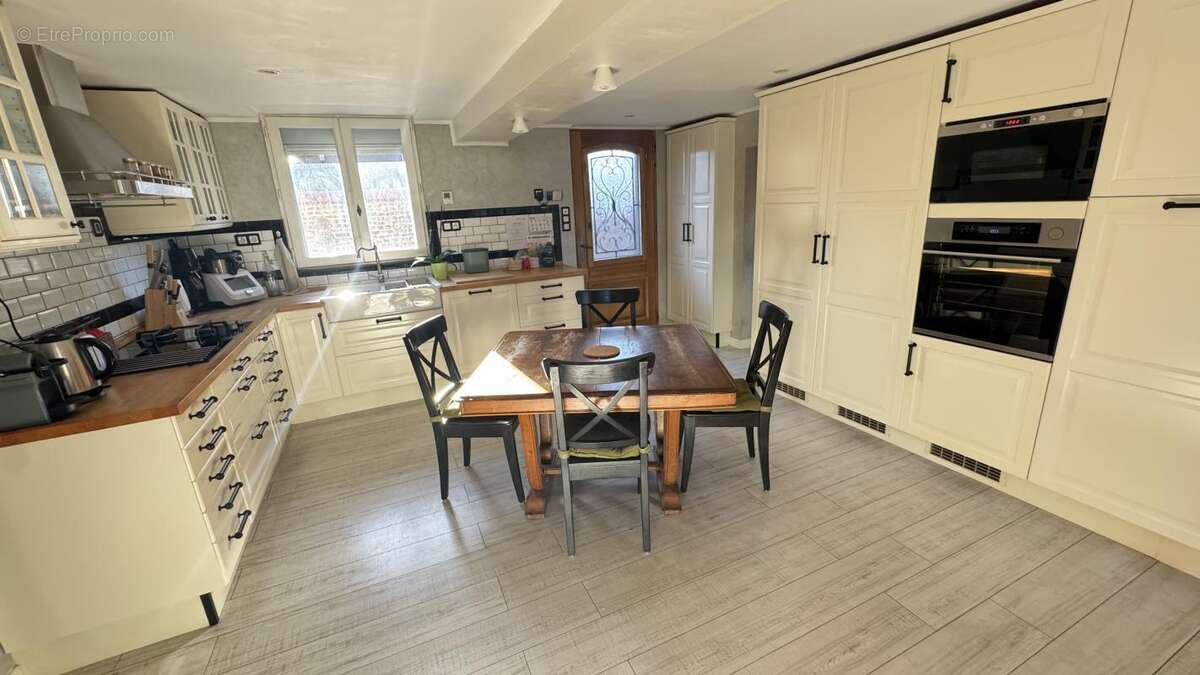 Maison à SAINT-ETIENNE-DU-ROUVRAY