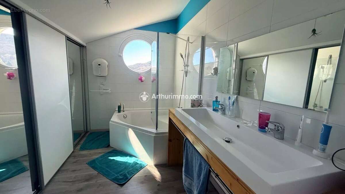 Maison à SAINT-BEAUZELY