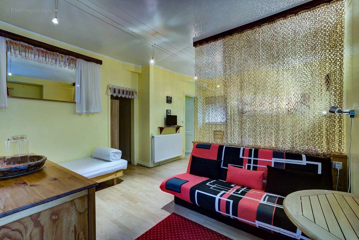 CHAMONIX - Grand chalet avec 9 chambres et beaucoup de potentiel - photo 17