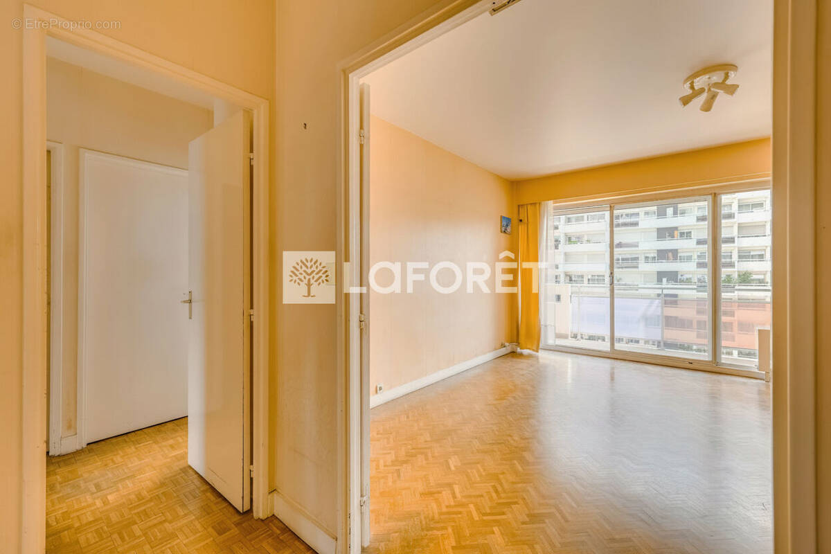 Appartement à PARIS-15E