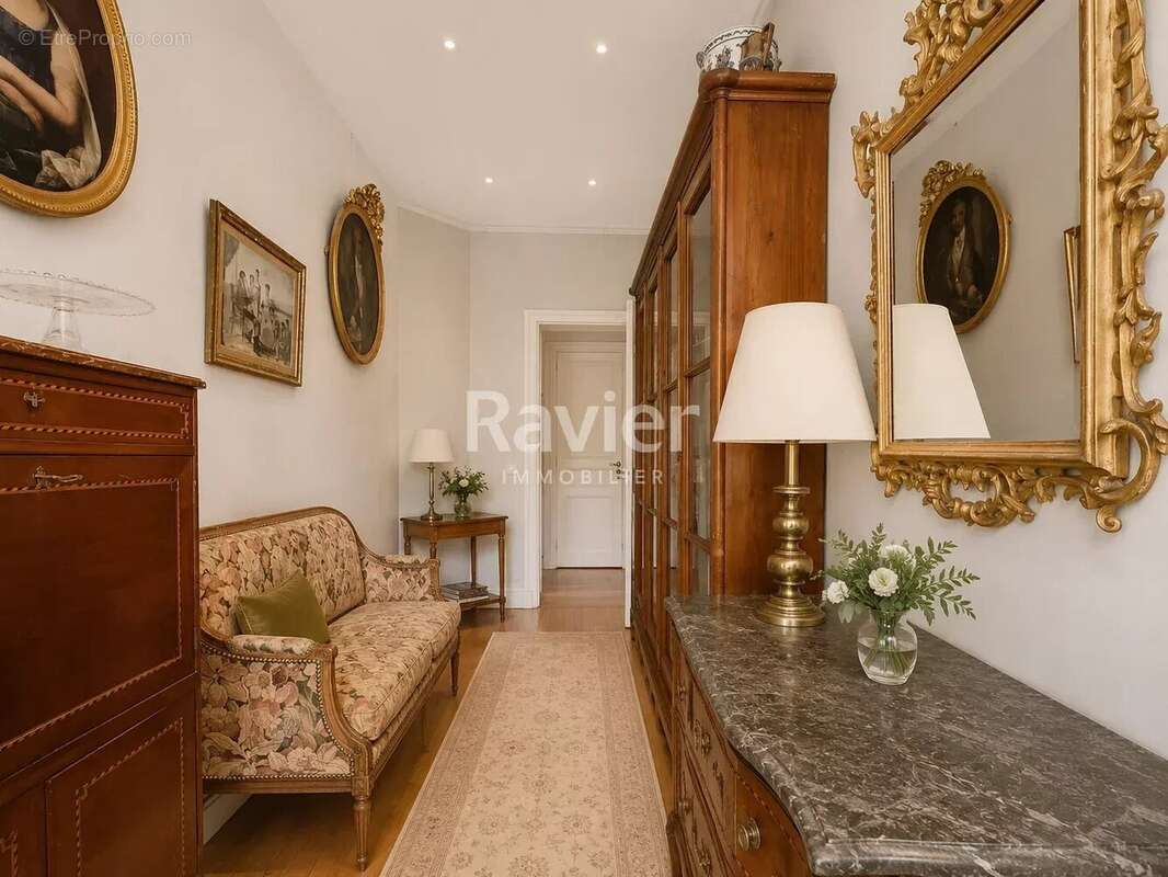 Appartement à PARIS-16E