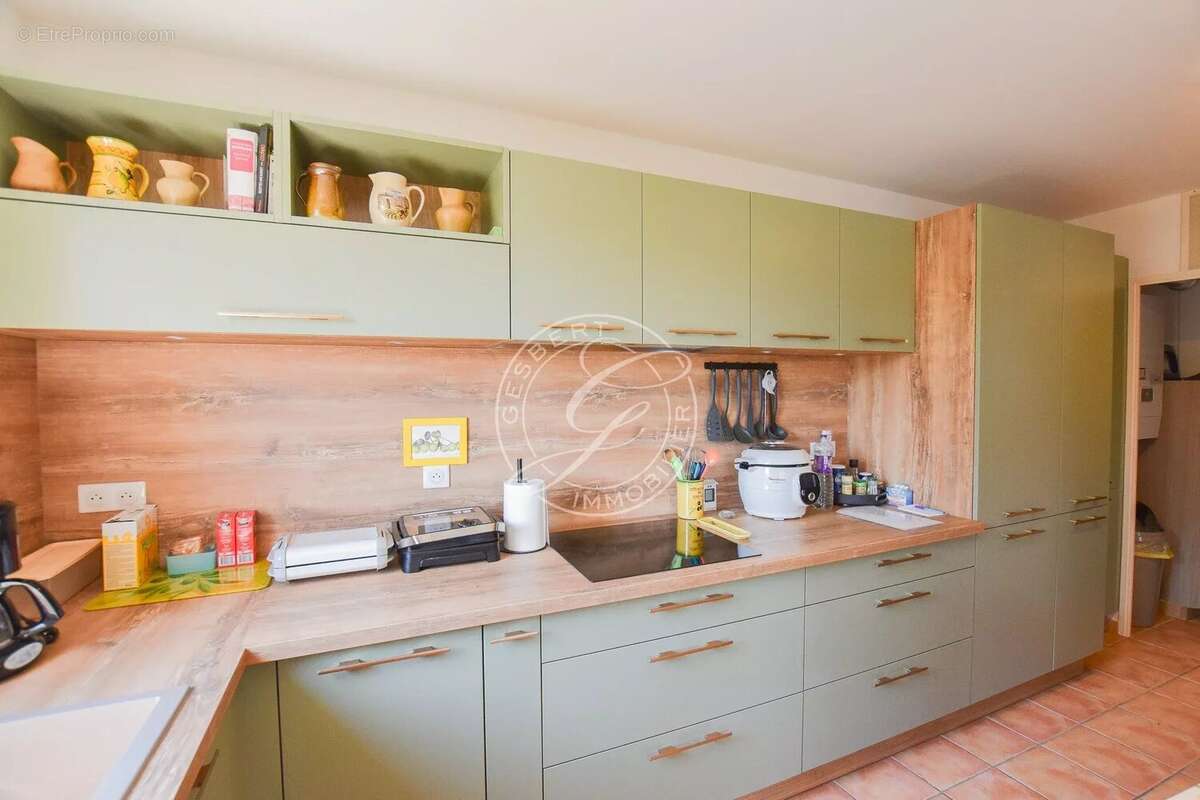 DRAGUIGNAN – Appartement T5 de 123 m² habitables avec véranda, ascenseur et parking privatif - photo 4