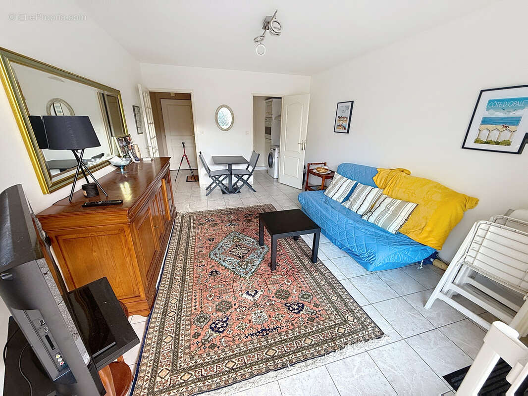 Appartement situe au coeur du triangle d'or et de la rue saint jean. - photo 4