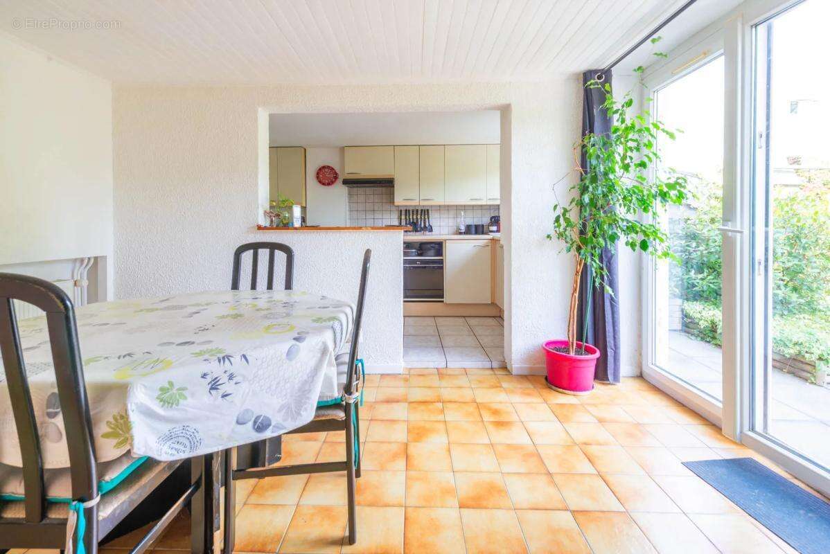 Maison de ville - 5 pièces de 101 m² à Coignières - photo 4