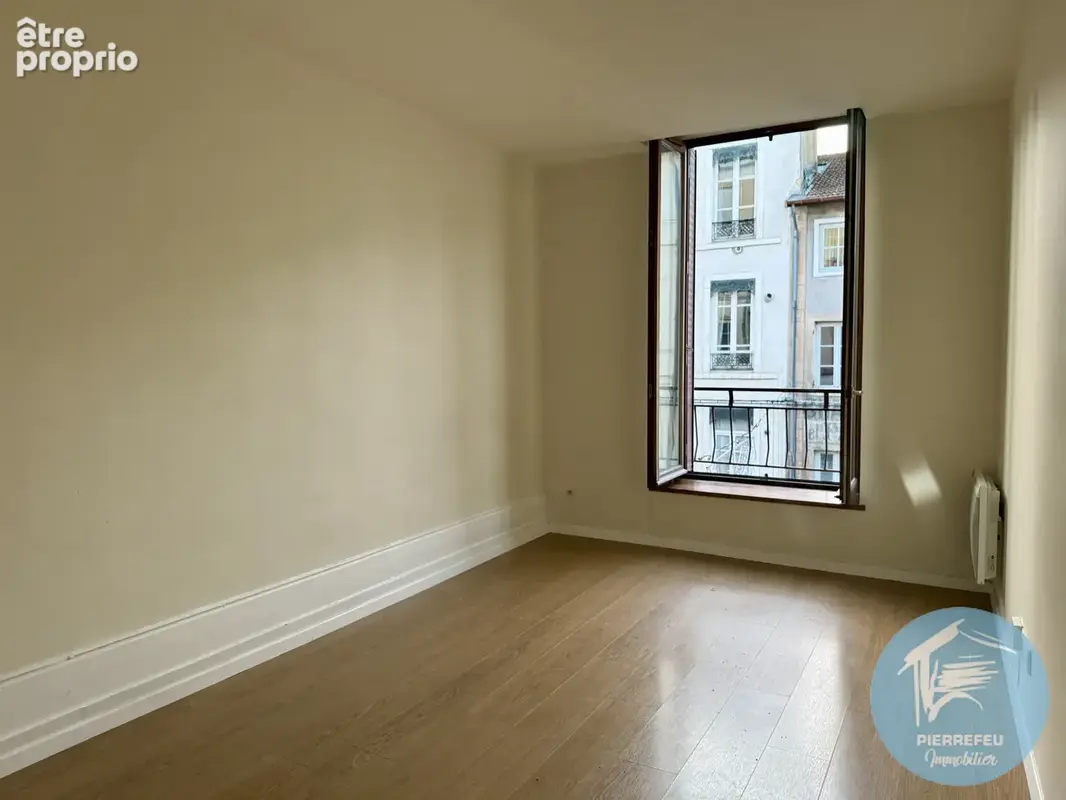 Tarare immeuble 216m2 en monopropriete - photo 4