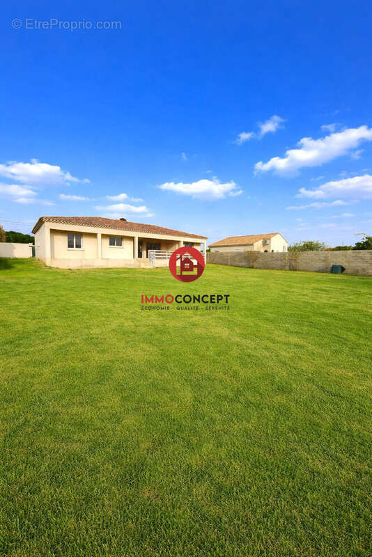 Maison à LAUDUN-L'ARDOISE