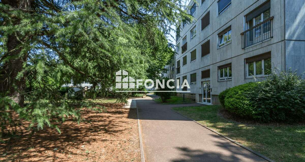 Appartement à CHILLY-MAZARIN