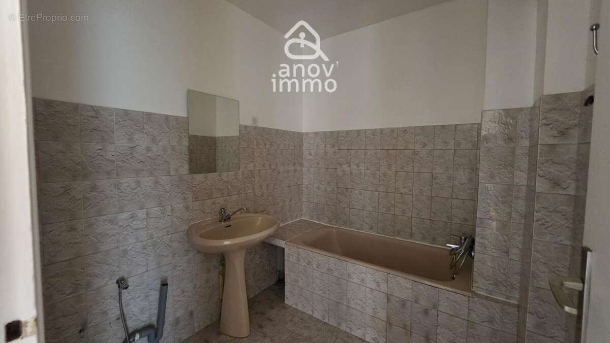 Appartement 80 m2 dernier étage - à rénover - idéal investis - photo 9