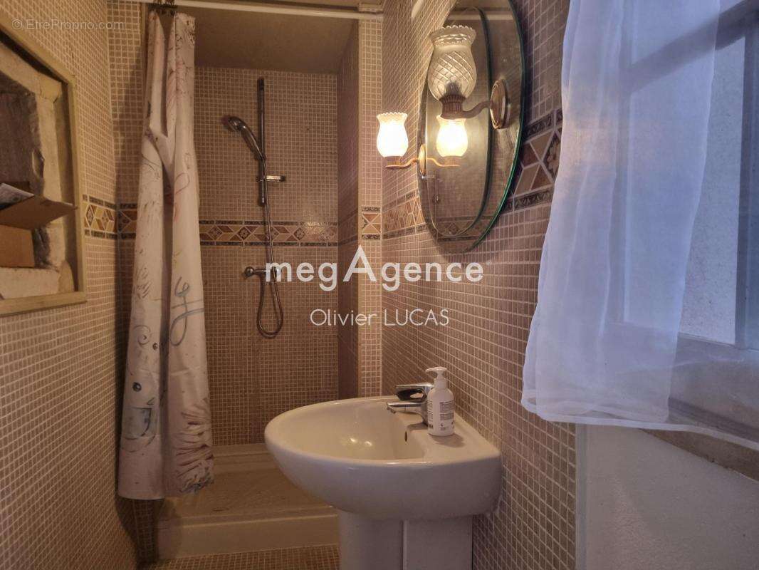 Maison à NEUVILLE-SUR-AUTHOU