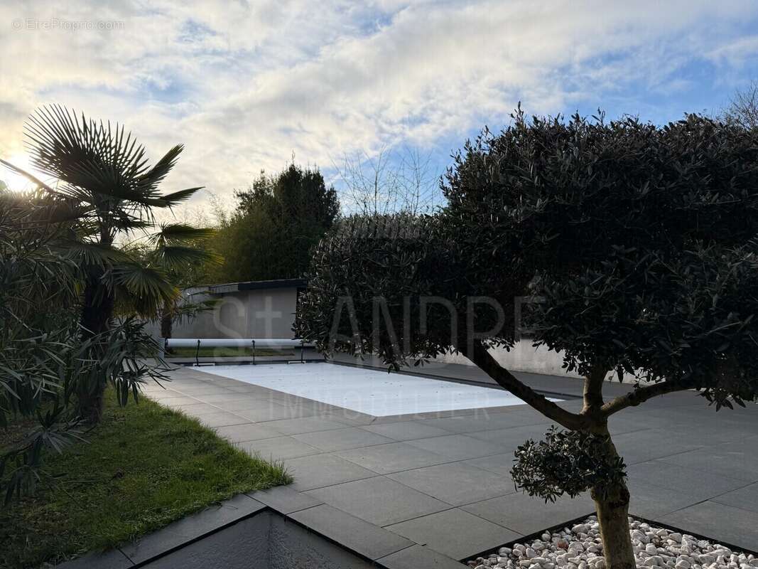 Maison à CHARNECLES