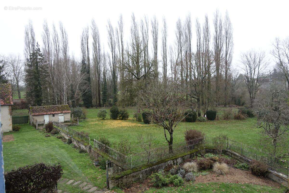 Maison Bengy Sur Craon 7 pièce(s) 210 m2 - photo 15