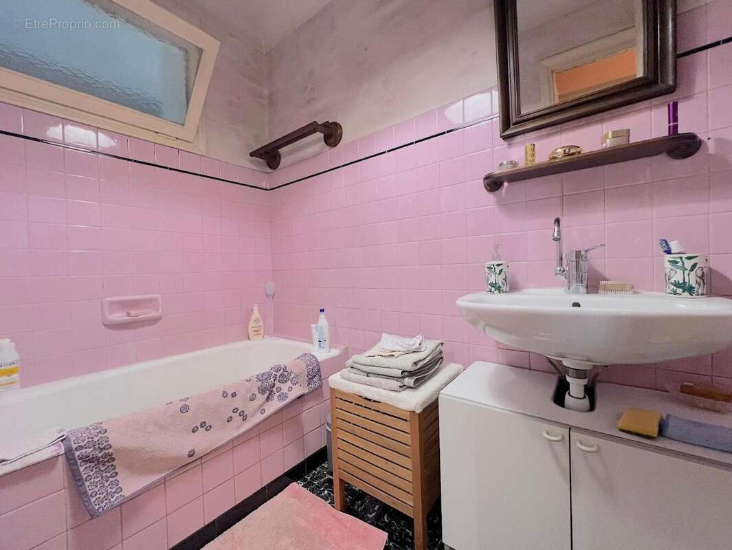 Appartement 77 m² à Decines-Charpieu  - photo 8