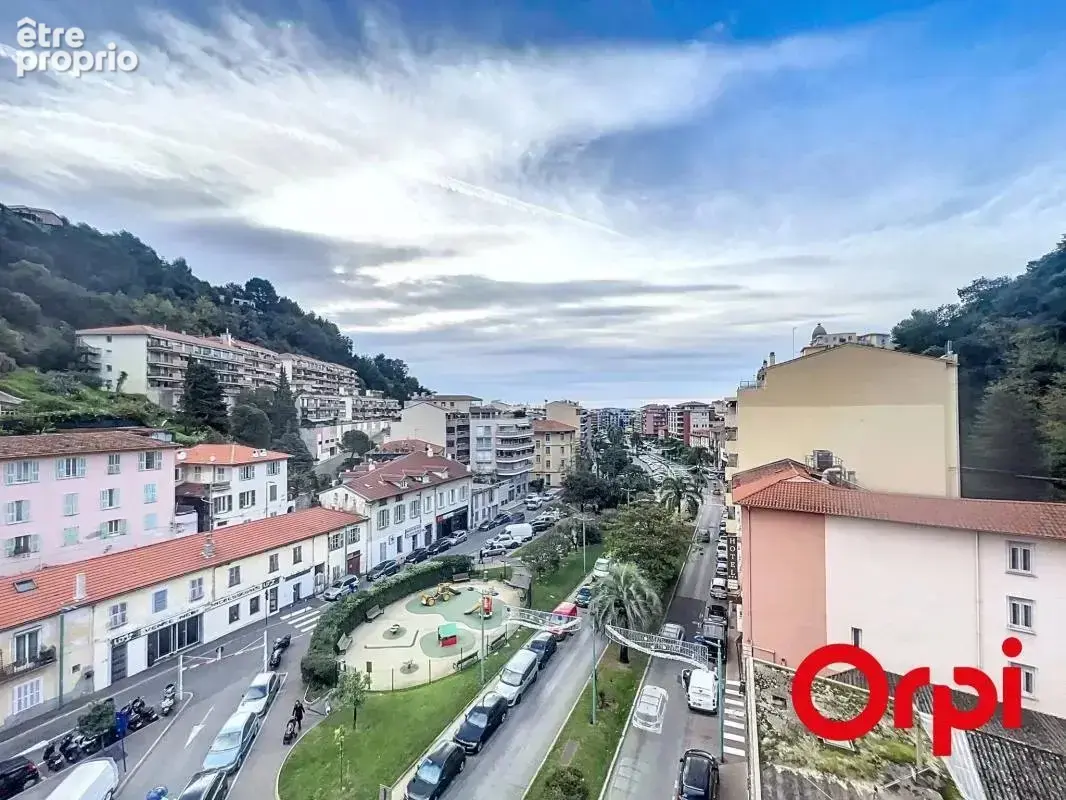 Menton – careï / gare routière : 3 pièces rénové avec balcons - photo 1