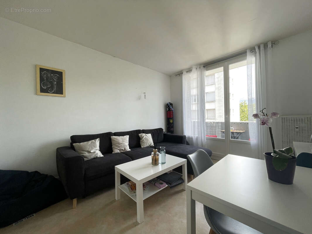 Appartement à LE PONT-DE-CLAIX