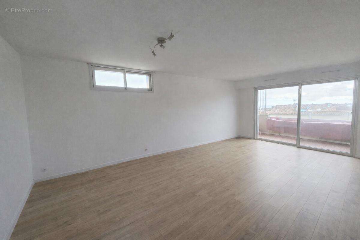 Appartement à CARQUEIRANNE