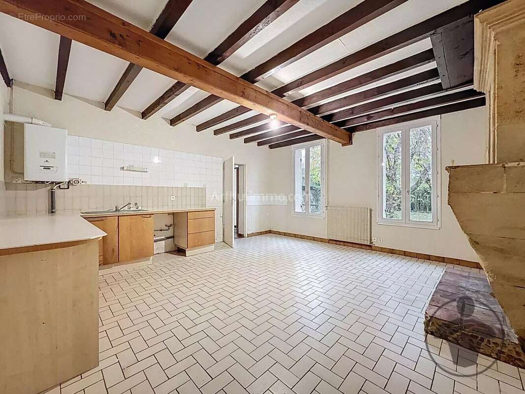 Maison à LES PEINTURES