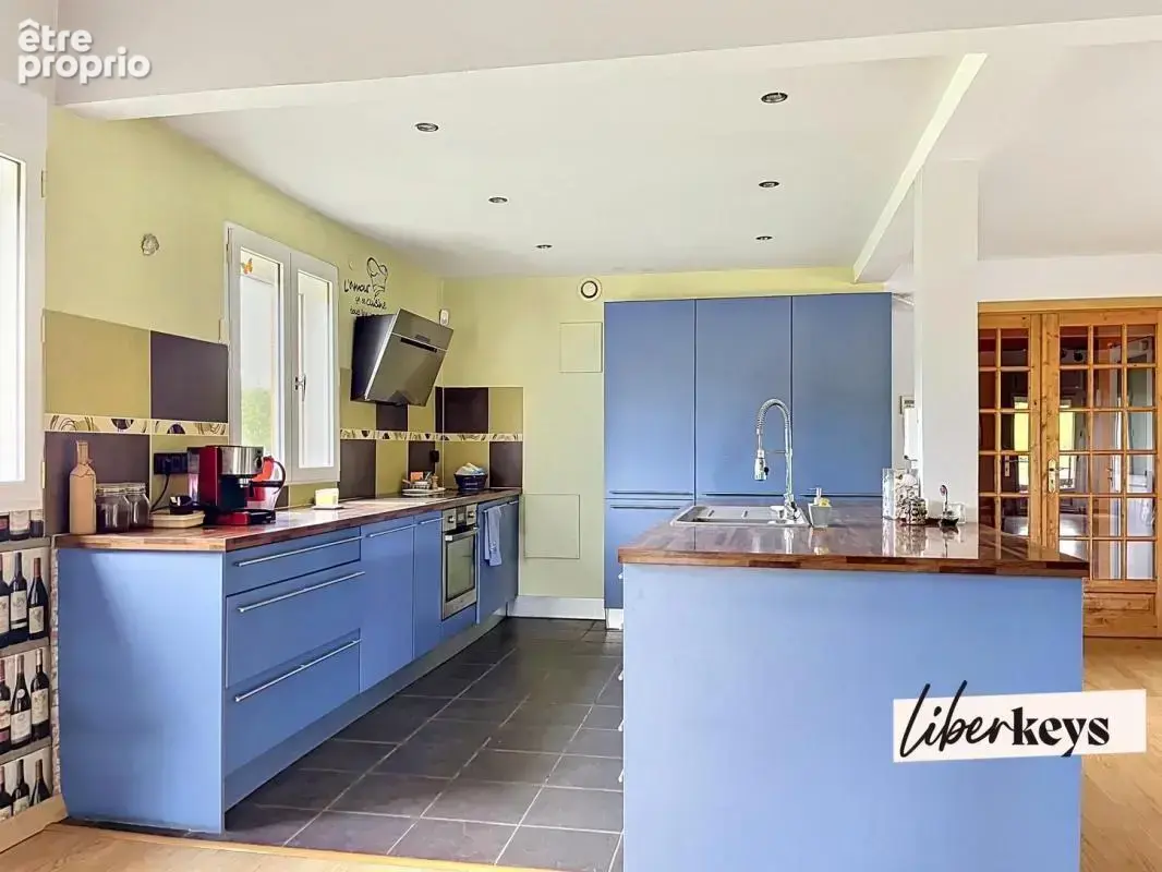 Au cœur du Perche – Maison familiale de 208 m² avec pièce de vie de 79 m², sous-sol total et dépendance - photo 8
