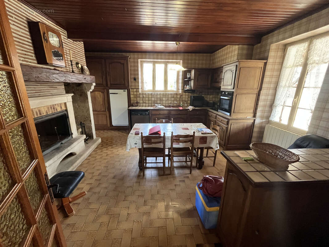 Propriété   Corps de ferme avec dépendances sur 6 180 m2 de terrain - photo 8