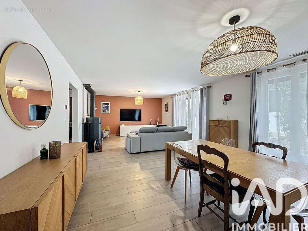 Maison 189 m² à Carnoux-En-Provence  - photo 3