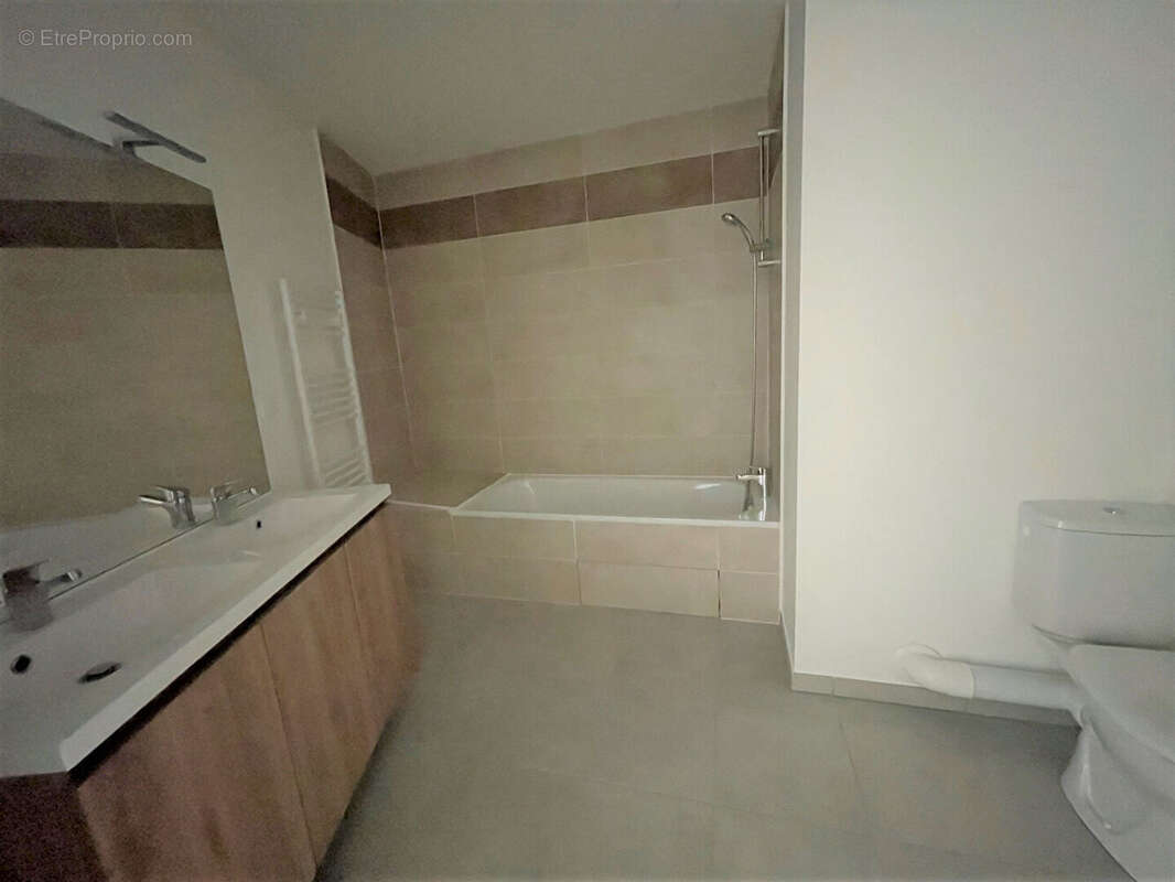 Appartement à BEAUZELLE