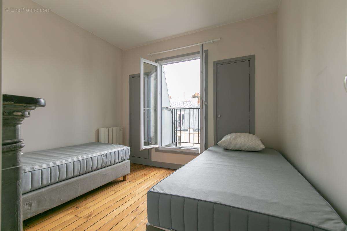 Appartement à PARIS-17E